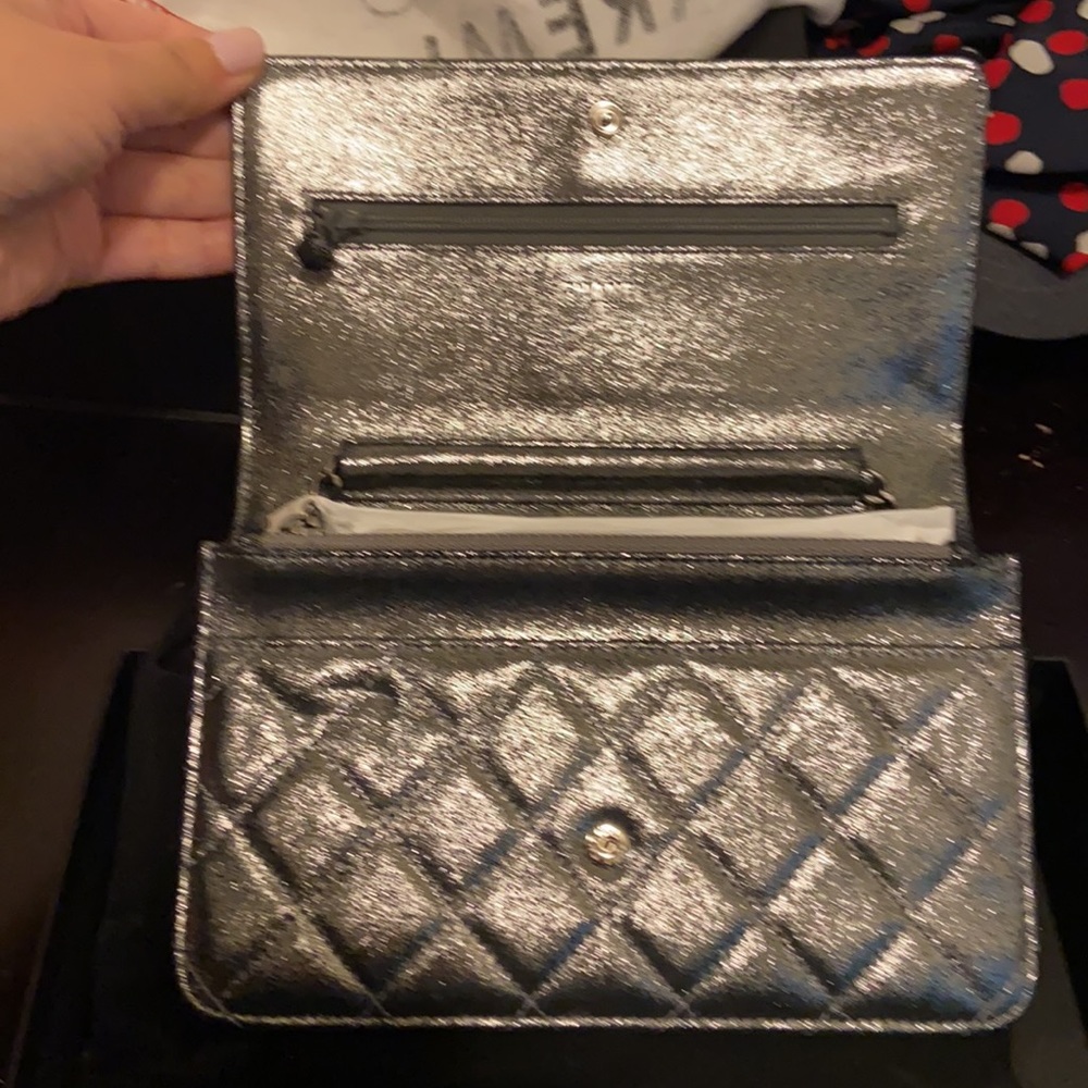 Chanel wallet on a chain - Picture 2 of 9